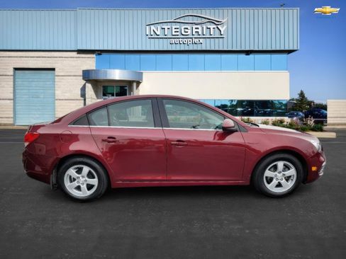 Used 2016 Chevrolet Cruze LT image 2