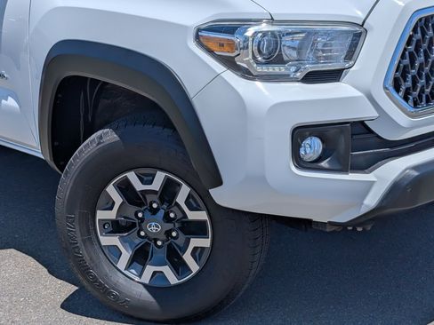 Used 2019 Toyota Tacoma TRD Off-Road w/ Technology Package AWD/4WD image 10