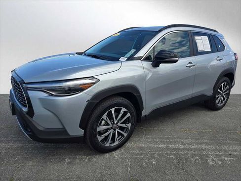 Used 2025 Toyota Corolla Cross XLE w/ Convenience Package FWD image 7