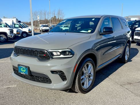 Used 2023 Dodge Durango GT image 3