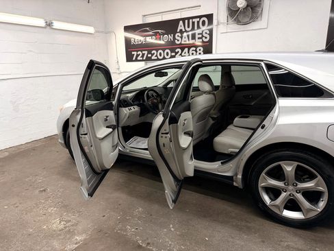 Used 2011 Toyota Venza image 10