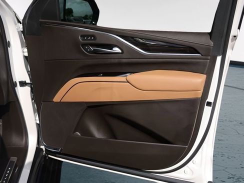 Used 2024 Cadillac Escalade Sport w/ LPO, ONYX Package image 35