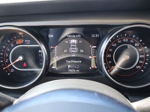 Used 2021 Jeep Wrangler Unlimited Sahara w/ LED Lighting Group AWD/4WD image 28