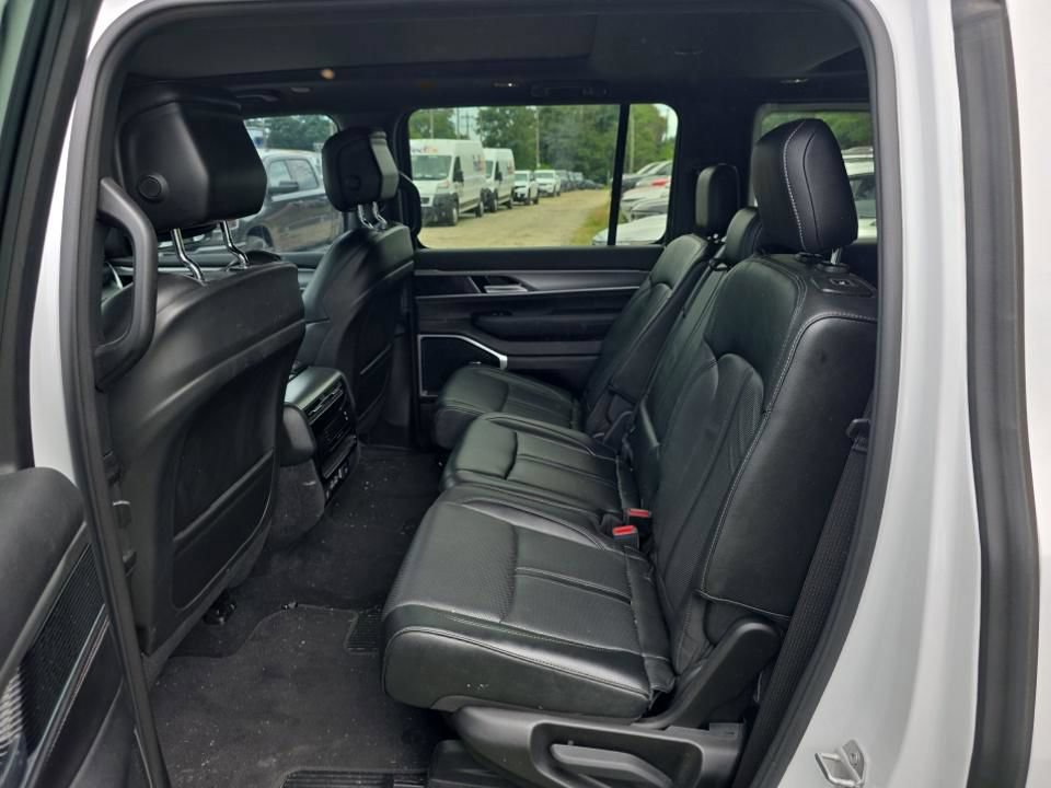 Used 2023 Jeep Wagoneer Series II AWD/4WD image 14