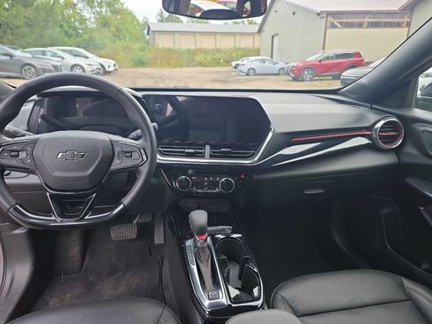 Used 2025 Chevrolet Trax RS w/ Driver Confidence Package FWD image 14