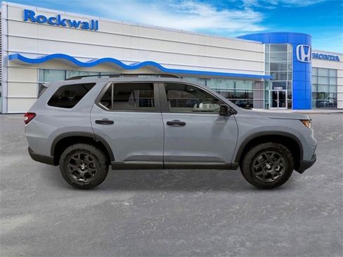 New 2025 Honda Pilot TrailSport image 9