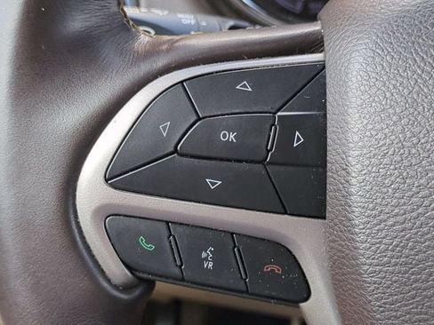 Used 2019 Jeep Grand Cherokee Overland AWD/4WD image 26