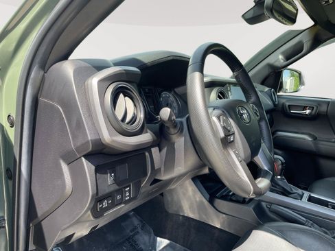 Used 2022 Toyota Tacoma TRD Off-Road AWD/4WD image 24