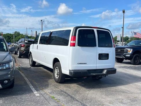 Used 2007 Chevrolet Express 3500 Extended Passenger RWD image 5