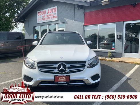 Used 2017 Mercedes-Benz GLC 300 4MATIC w/ Premium 2 Package image 2