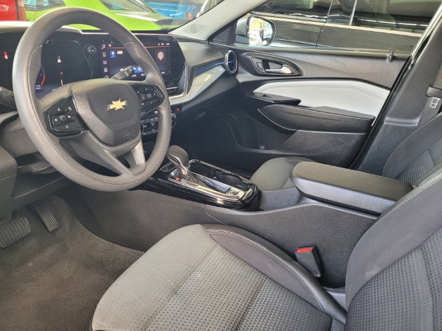 Used 2026 Chevrolet Trax LT FWD image 10