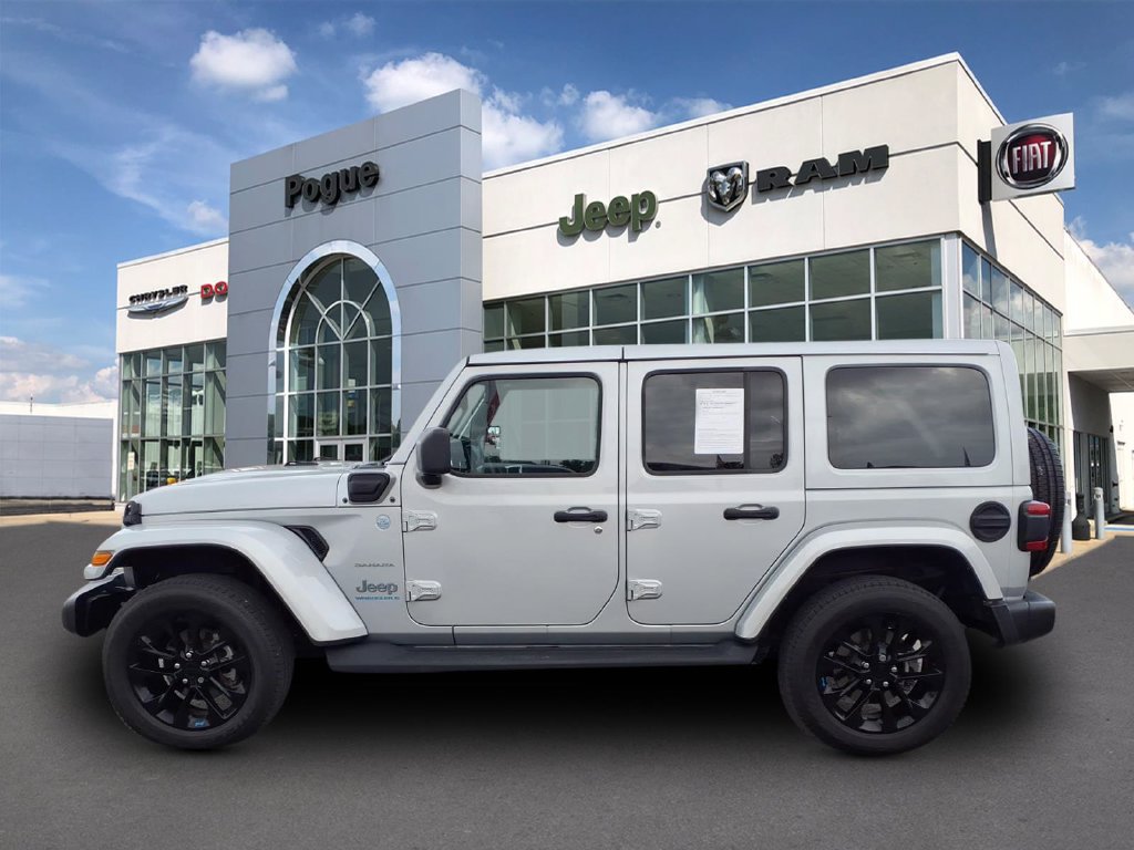Used 2023 Jeep Wrangler Unlimited Sahara w/ Cold Weather Group AWD/4WD image 6
