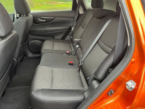 Used 2017 Nissan Rogue SV AWD/4WD image 10