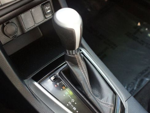 Used 2017 Toyota Corolla LE image 9