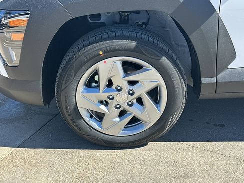 New 2026 Hyundai Kona SE image 3