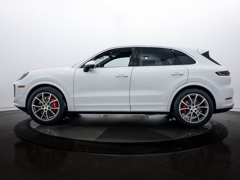 New 2026 Porsche Cayenne S image 2