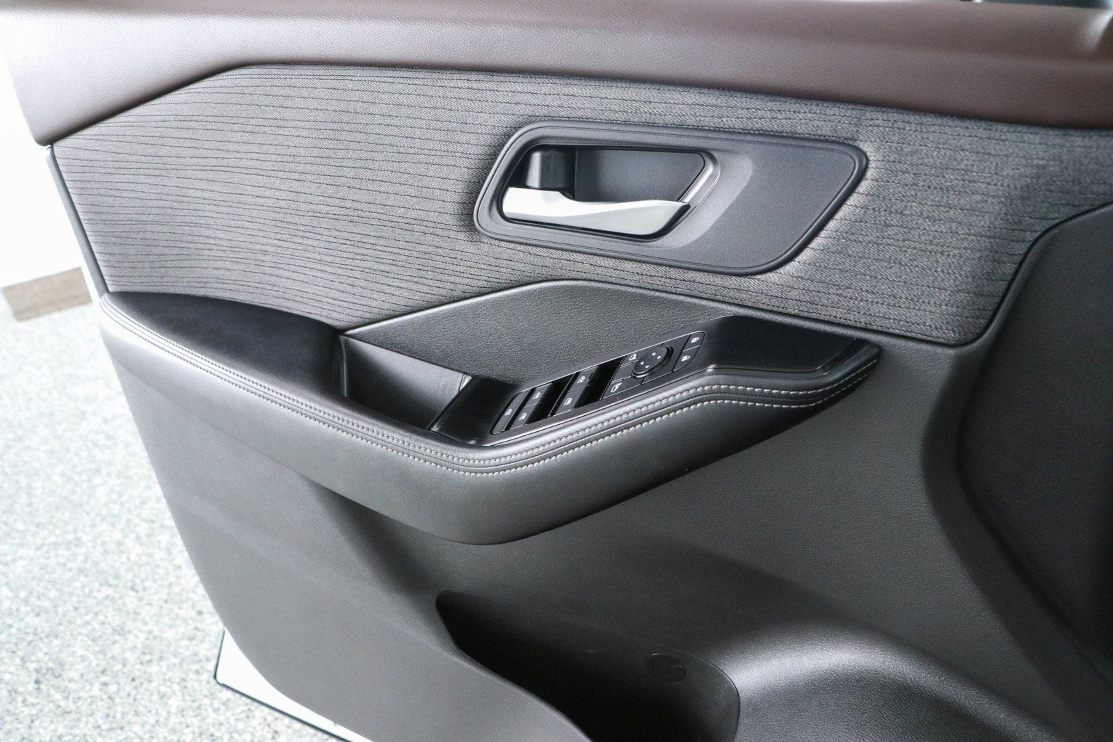 Used 2022 Nissan Rogue SV FWD image 21