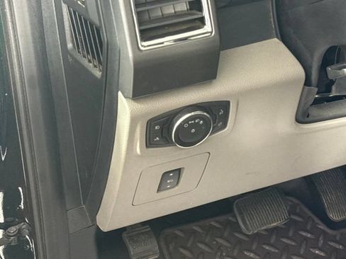 Used 2016 Ford F150 XLT w/ Equipment Group 302A Luxury AWD/4WD image 19