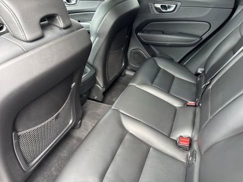 Certified 2025 Volvo XC60 B5 Core image 11