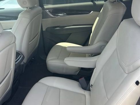 Certified 2022 Cadillac XT6 Premium Luxury FWD image 7