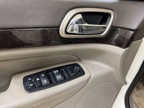 Used 2011 Jeep Grand Cherokee Laredo image 7