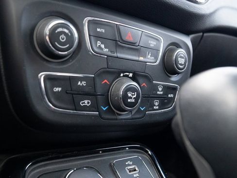 Used 2018 Jeep Compass Limited w/ Navigation Group image 25