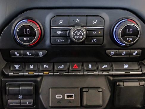 Used 2022 Chevrolet Silverado 3500 High Country w/ Technology Package AWD/4WD image 25