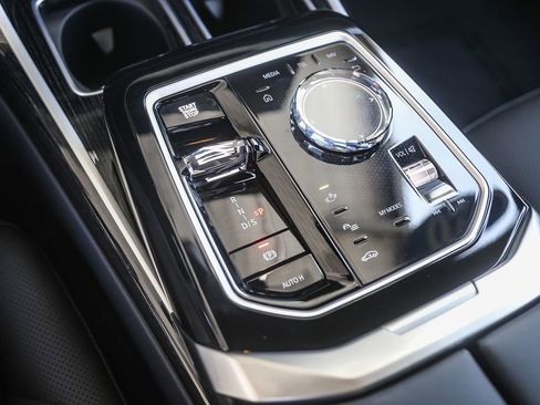 Certified 2026 BMW 740i RWD image 16