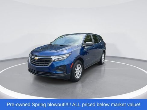 Used 2022 Chevrolet Equinox LS AWD/4WD image 3