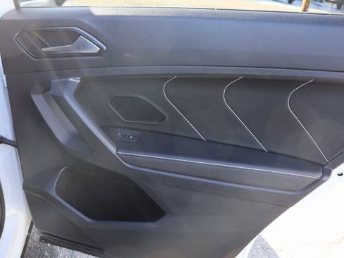 Used 2023 Volkswagen Tiguan SE R-Line image 27