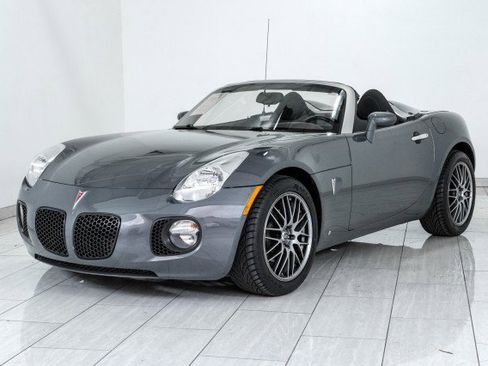 Used 2009 Pontiac Solstice GXP RWD image 4