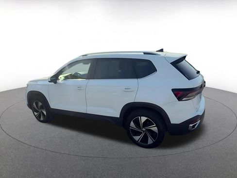 Used 2025 Volkswagen Taos SE AWD/4WD image 10