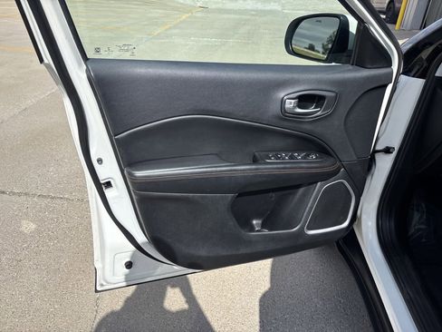 Used 2018 Jeep Compass Limited image 12