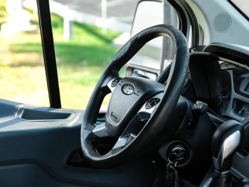 Used 2019 Ford Transit 250 130 Low Roof RWD image 10