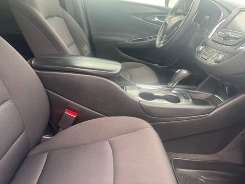 Used 2018 Chevrolet Malibu LT image 15