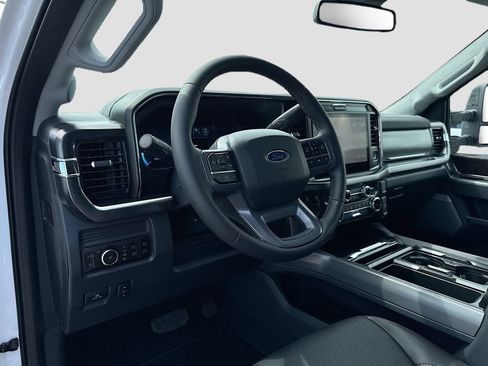 New 2026 Ford F250 Lariat w/ Black Appearance Package AWD/4WD image 9