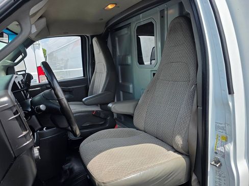 Used 2019 Chevrolet Express 3500 w/ Power Convenience Package RWD image 11