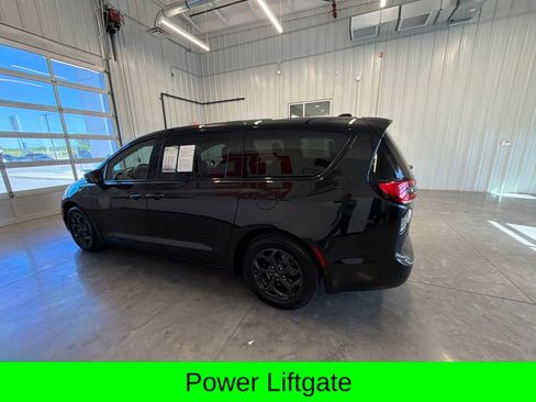 Used 2022 Chrysler Pacifica Touring-L w/ Uconnect Theater Family Group FWD image 8