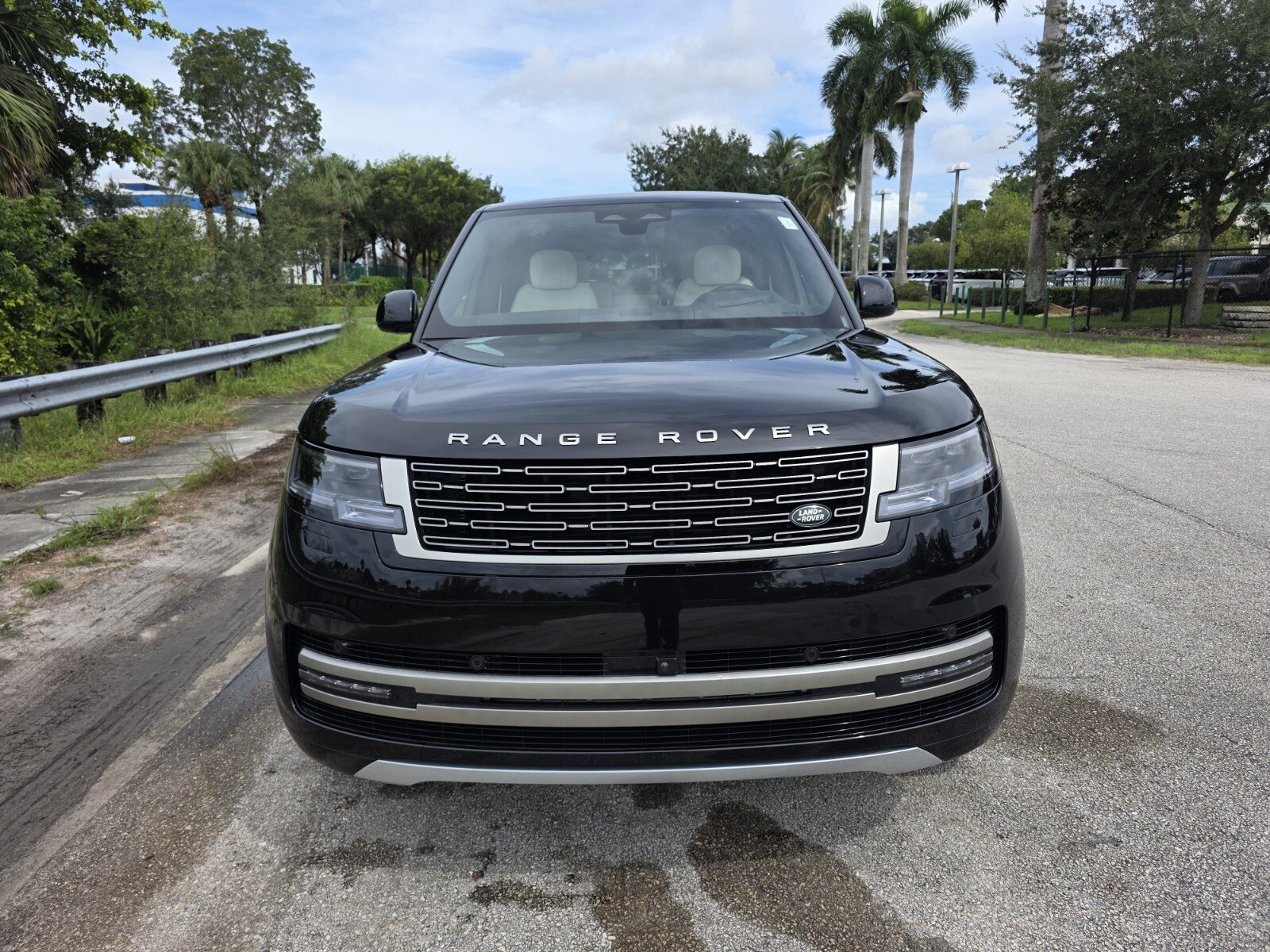 New 2026 Land Rover Range Rover Long Wheelbase SE AWD/4WD image 8