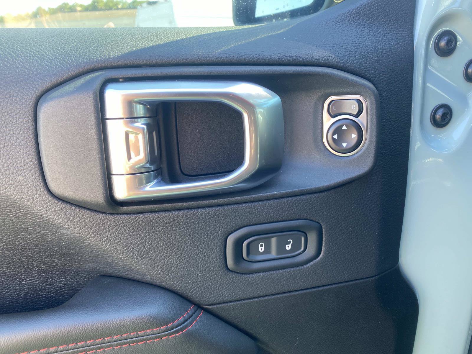 Used 2024 Jeep Wrangler Unlimited Rubicon AWD/4WD image 21