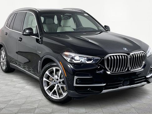Certified 2022 BMW X5 xDrive45e image 4