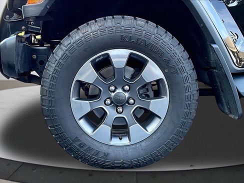 Used 2021 Jeep Wrangler Unlimited Sahara AWD/4WD image 33