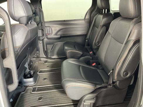 Used 2022 Toyota Sienna XSE w/ XSE Plus Package FWD image 19
