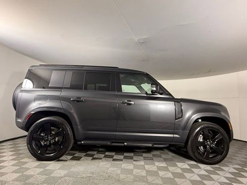 Used 2025 Land Rover Defender 110 S image 9