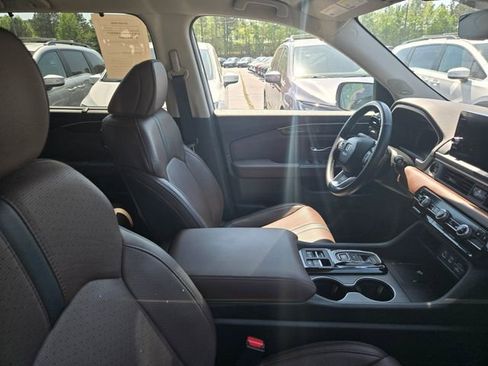 Used 2023 Honda Pilot Elite image 4