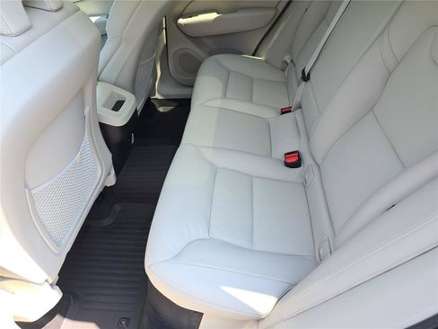 Used 2024 Volvo XC60 B5 Plus AWD/4WD image 15