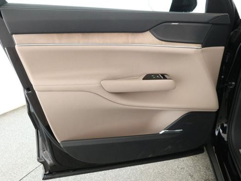 Used 2025 Volvo EX90 Plus image 9