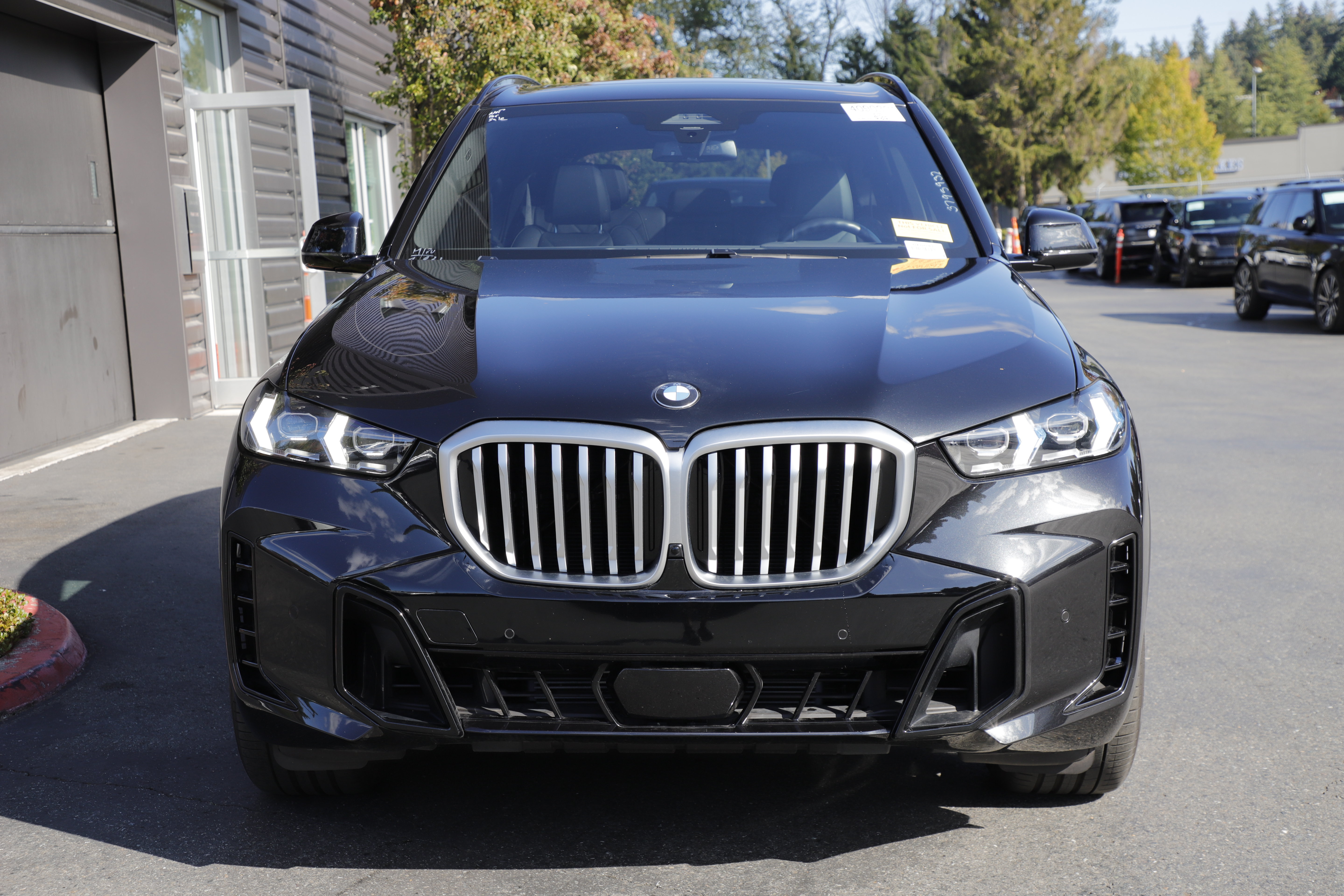 Used 2025 BMW X5 xDrive40i w/ M Sport Package AWD/4WD image 4