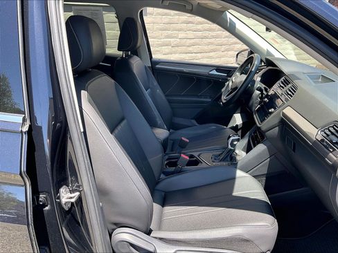 Certified 2023 Volkswagen Tiguan SE FWD image 6