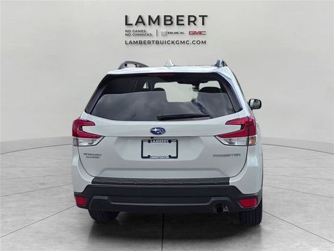 Used 2023 Subaru Forester Premium image 4